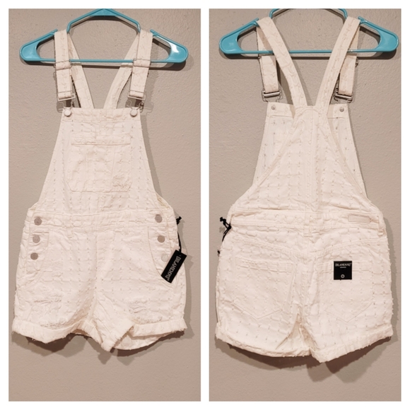 BlankNYC Eyes on You Shortall with Punch Holes and Distressed Detailing - Picture 2 of 4